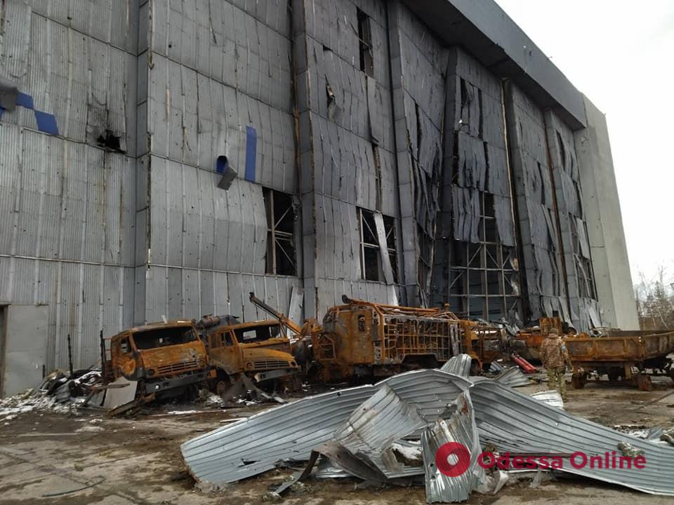 В Генштабе ВСУ показали, как выглядит разрушенный оккупантами аэропорт в Гостомеле и Ан-225 «Мрія»
