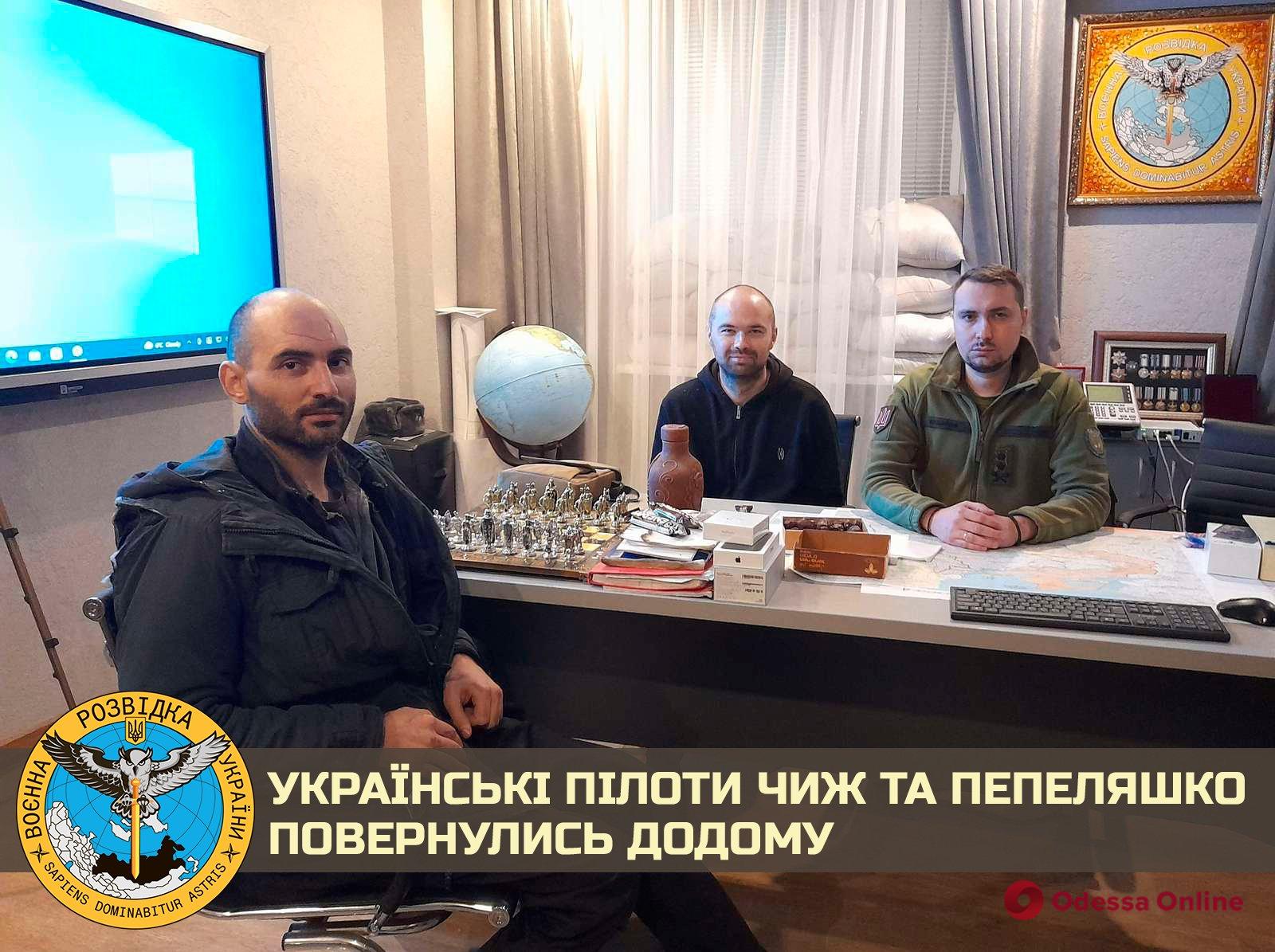 Двух украинских пилотов освободили из плена, — разведка