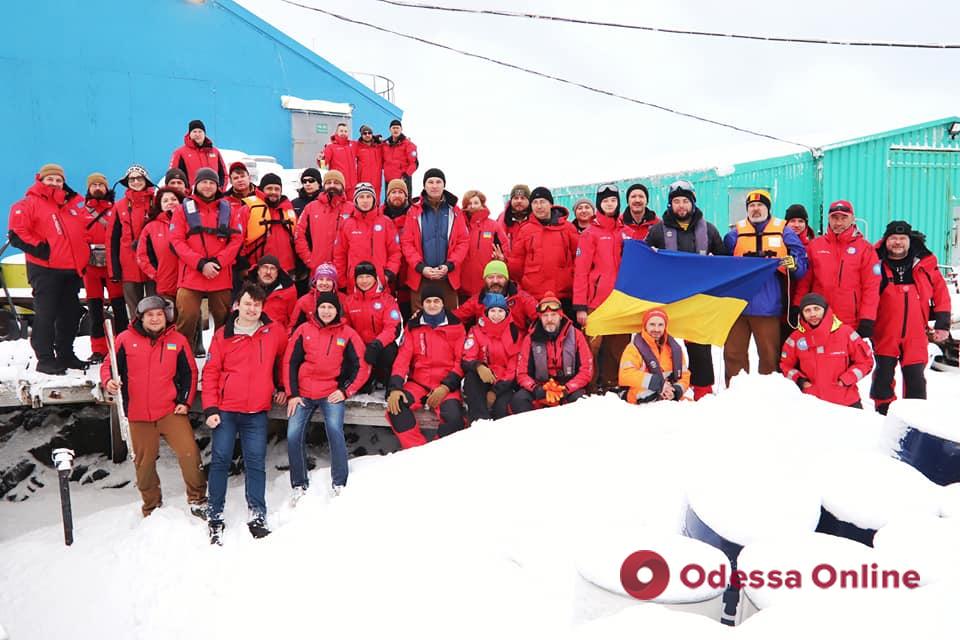 На украинскую антарктическую станцию «Академик Вернадский» прибыла 27 экспедиция (фото)
