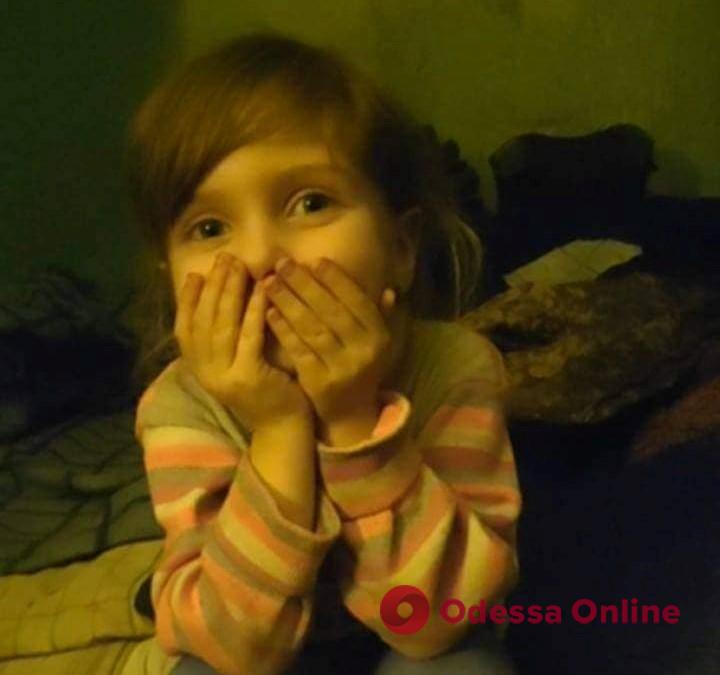 «Хочу, чтобы меня эвакуировали»: 4-летняя Алиса более месяца живет в бункере в Мариуполе