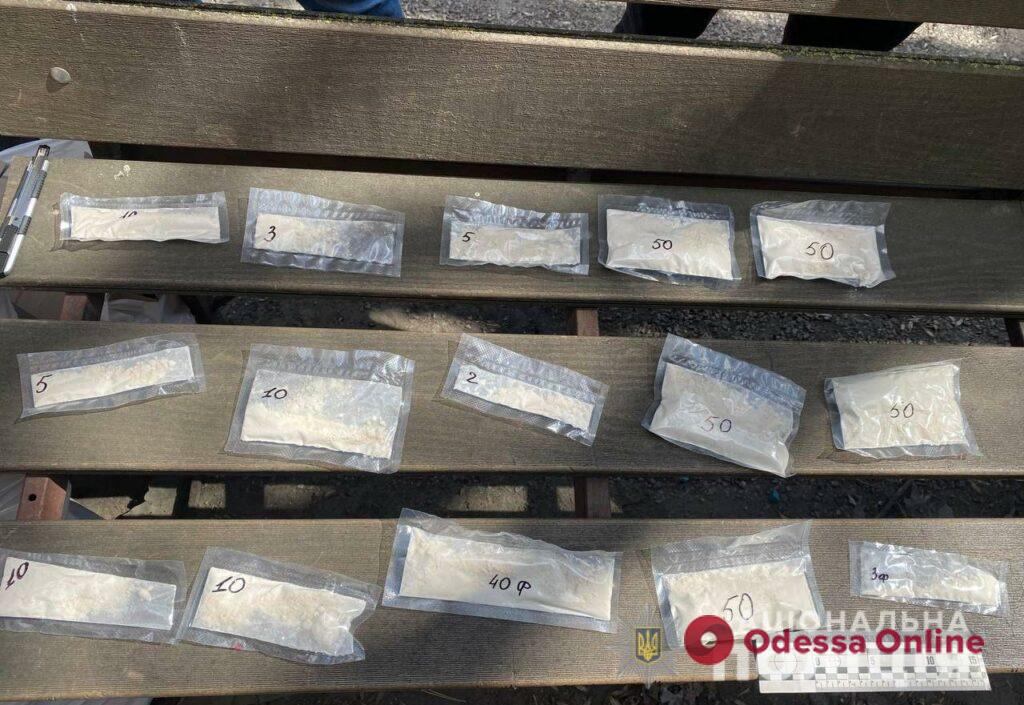 Кокаин, амфетамин, соли, каннабис и экстази: в Одессе задержали крупного наркодилера