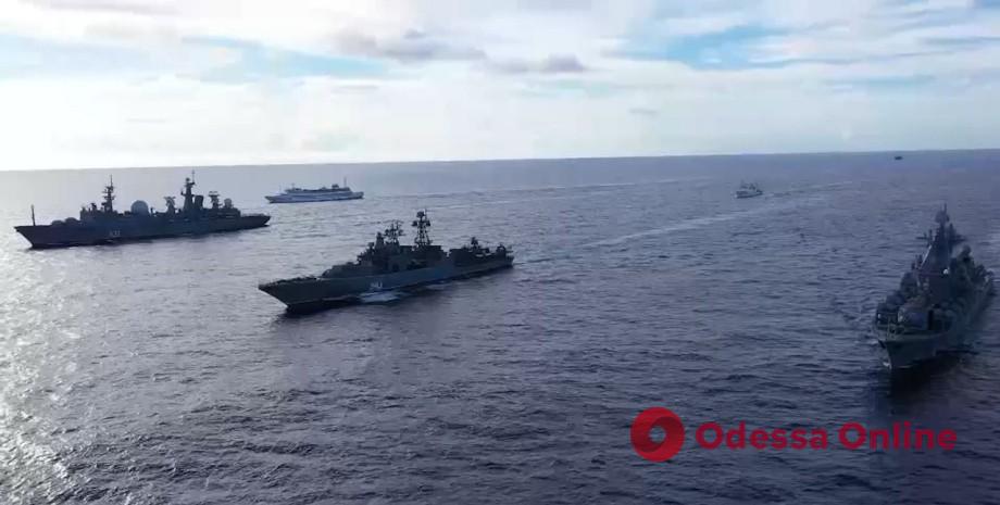 На российских кораблях в Черном море начали закрашивать бортовые номера