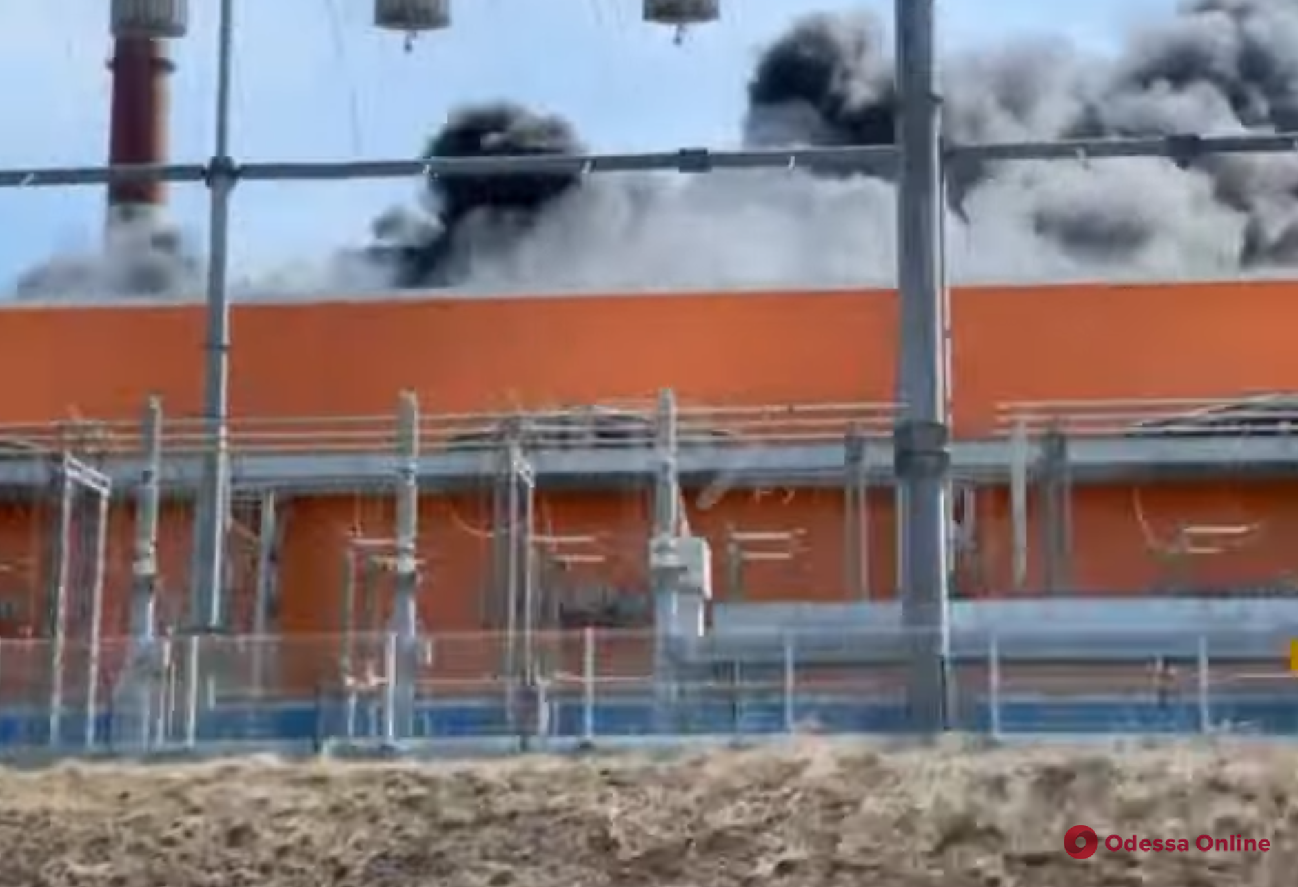 Россия продолжает гореть: на Сахалине серьезный пожар на электростанции (видео)