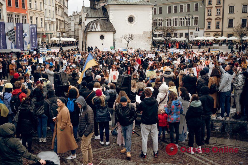 «Кровавый геноцид»: в Кракове прошла яркая акция против уничтожения украинского народа (фоторепортаж)
