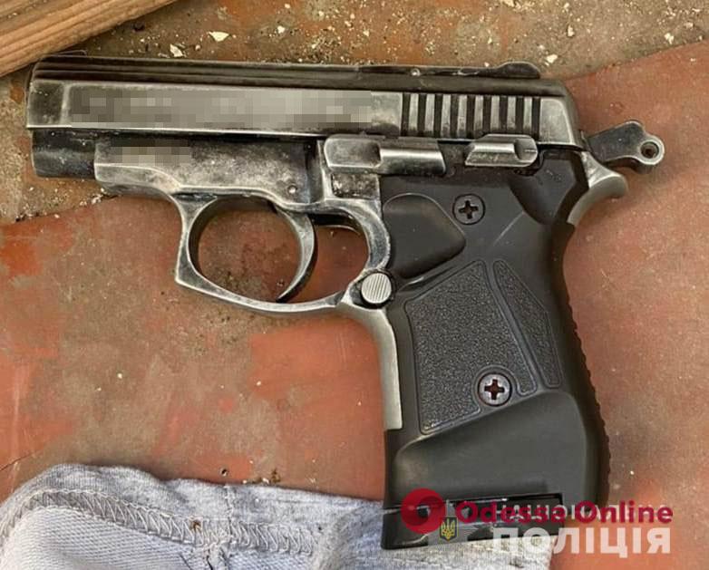 В Одесской области задержали трех мужчин за хулиганство с применением оружия