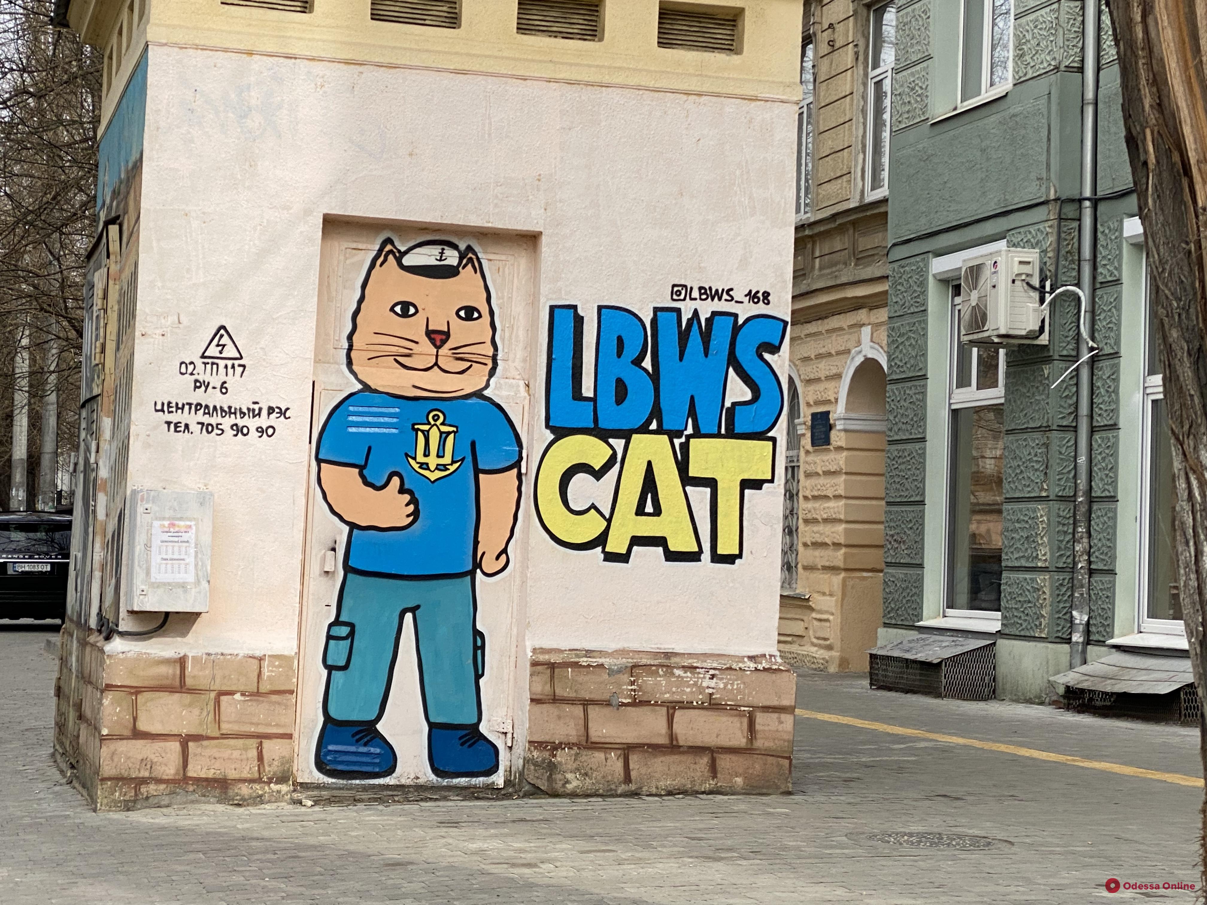 «Рисуем, чтобы поднимать людям настроение и боевой дух»: художники украшают Одессу патриотическими котами