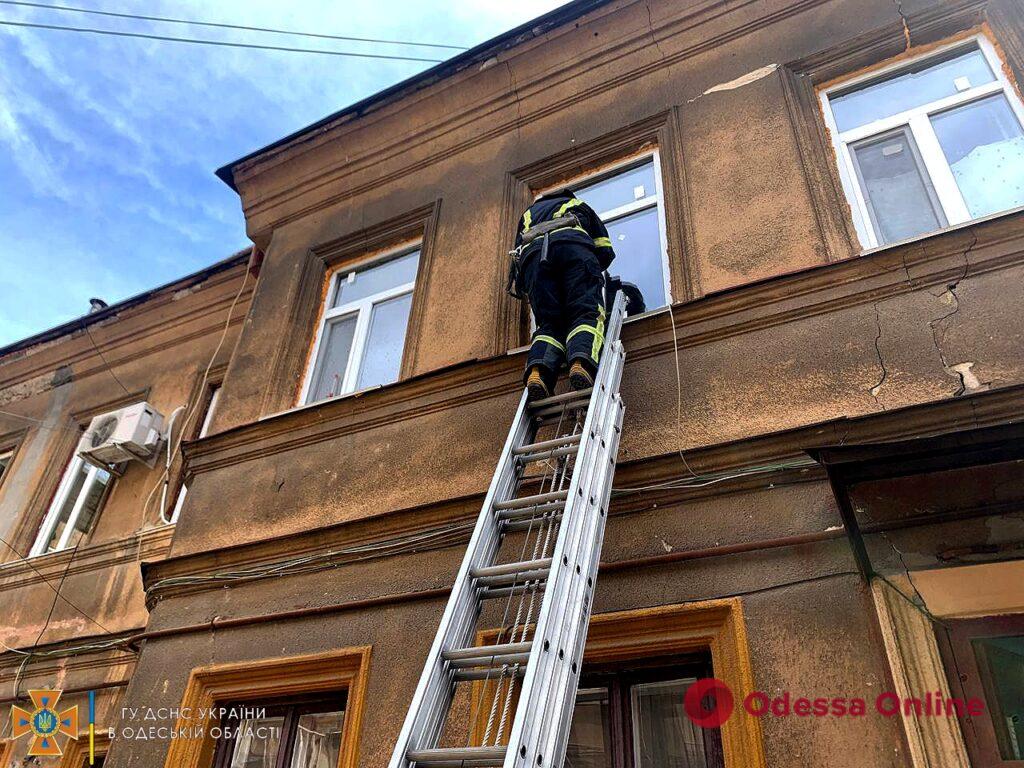 Долго не выходила на связь: в квартире в центре Одессы нашли труп пенсионерки