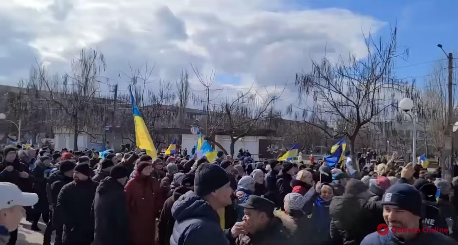 В Херсоне прошел массовый проукраинский митинг