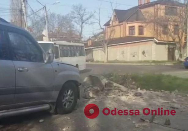 В Одессе на Чубаевке пьяный водитель снес столб