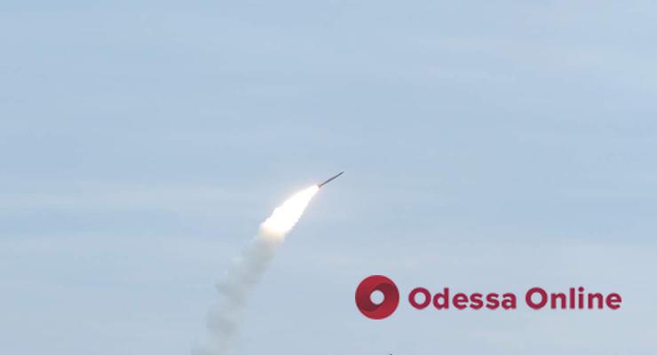 Разорвалась в воздухе: оккупанты выпустили ракету по Одесскому району