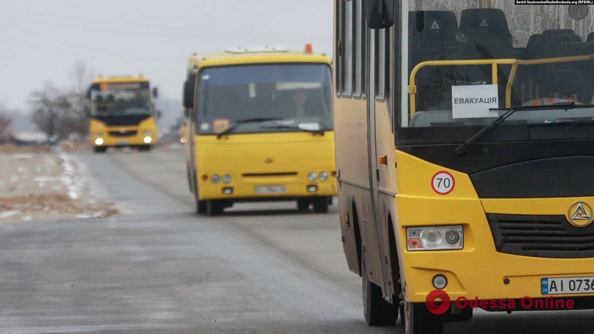 Четыре автобуса с мариупольцами прибыли в Запорожскую область