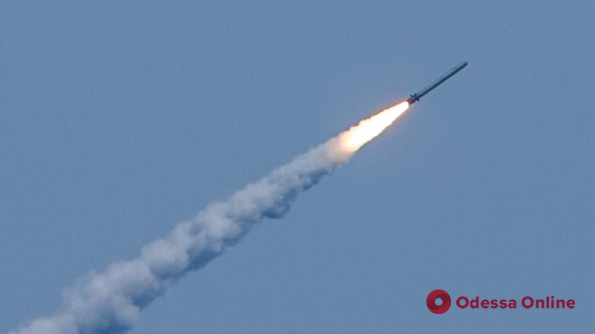 В небе над Одесским районом сбили три ракеты
