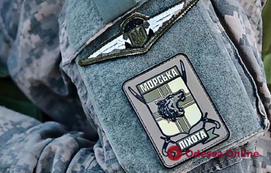 Президент Украины наградил морпехов, защищающих Мариуполь