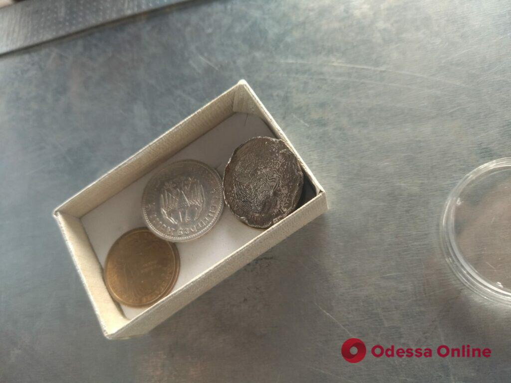 В Одесской области мужчина пытался вывезти за границу старинные монеты