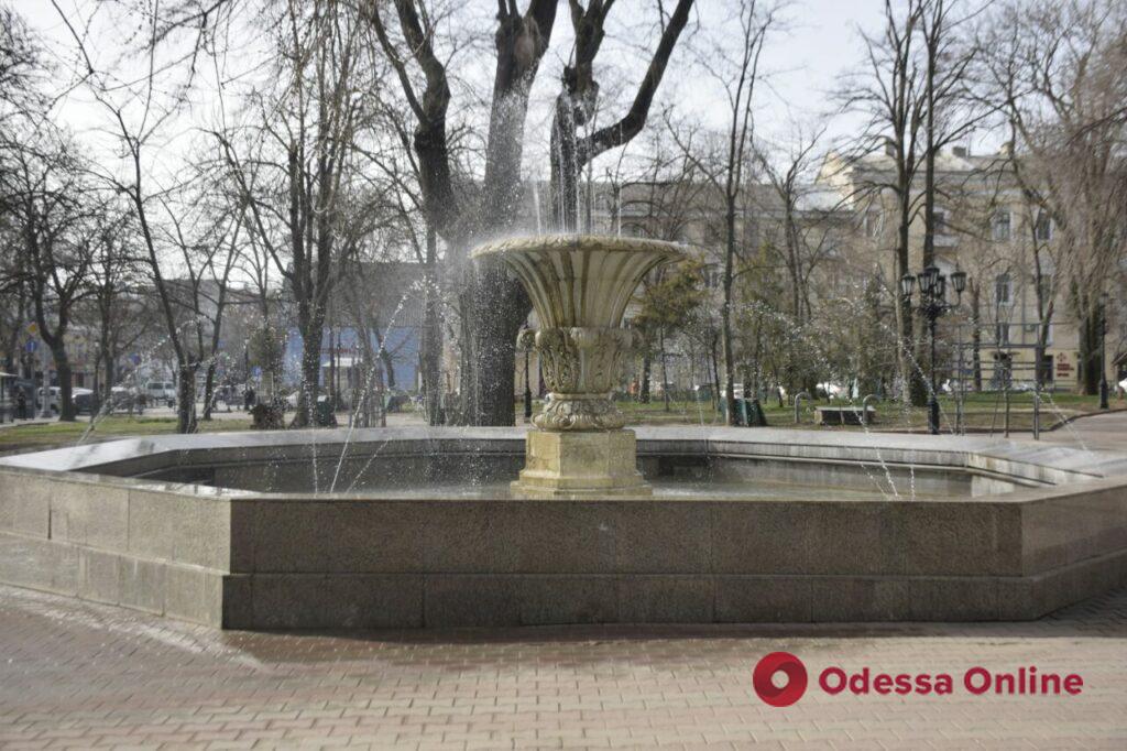 В Одессе запустили фонтаны