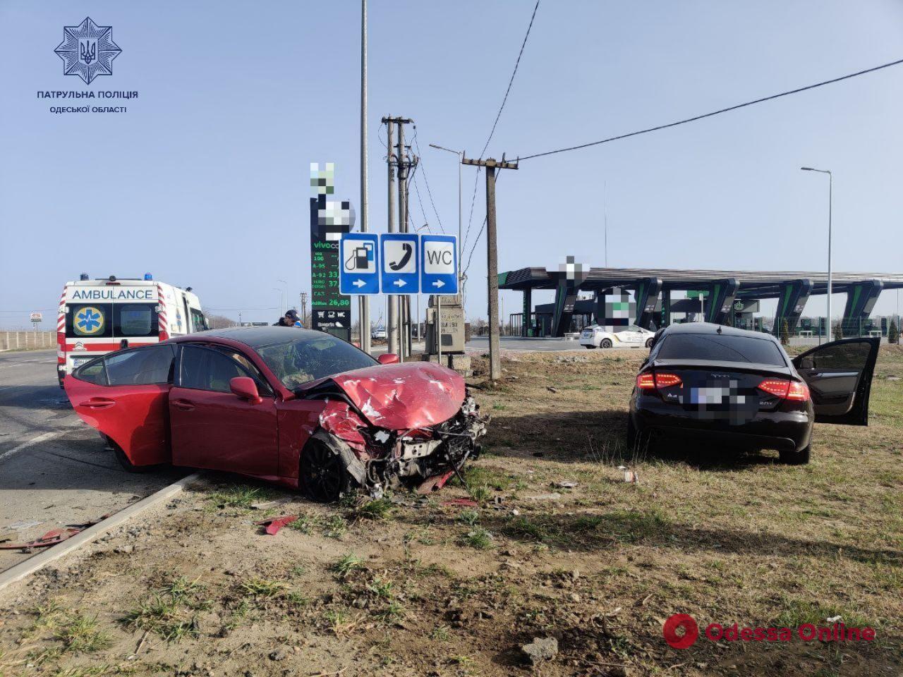 В Малиновском районе столкнулись две легковушки: двое пострадавших