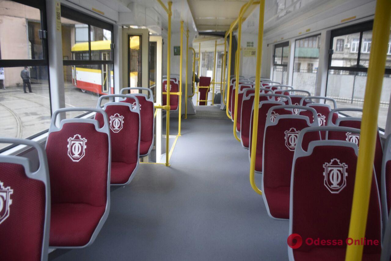В Одессе работают 56 троллейбусов и 82 трамвая