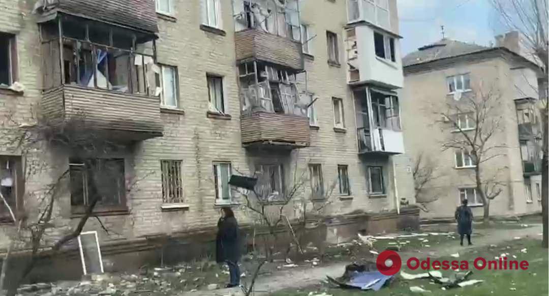 Утром в Северодонецке российские оккупанты обстреляли школу и две многоэтажки