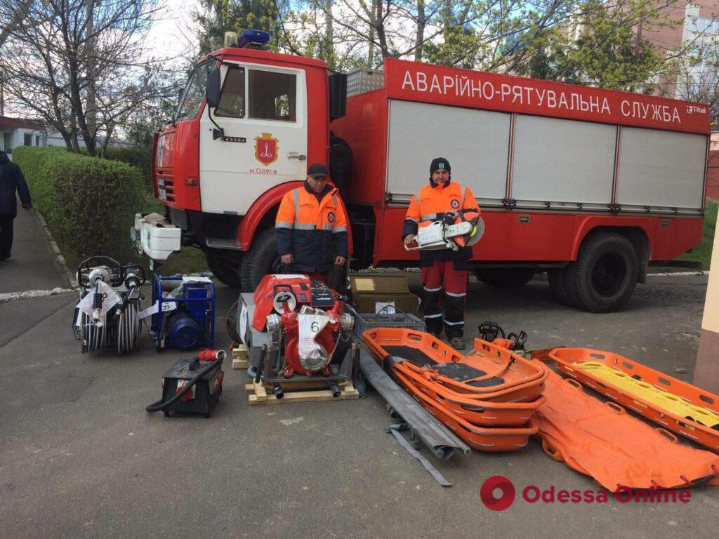 В Одессу доставили гуманитарную помощь, две машины скорой помощи и два автобуса