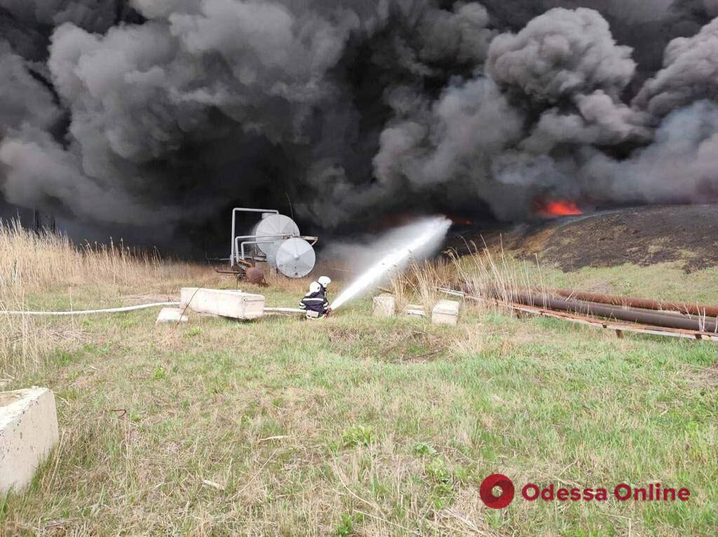 Российские оккупанты обстреляли Лисичанский нефтеперерабатывающий завод