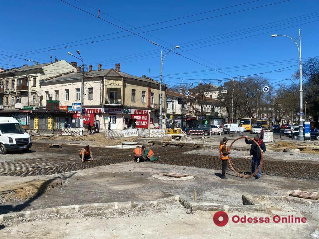 На перекрестке улиц Преображенской и Пантелеймоновской возобновили капитальный ремонт