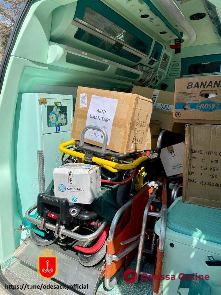 Помощь из Италии: в Одессу доставили две машины скорой помощи с медицинским оборудованием