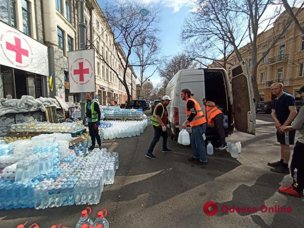 Одесситы передали жителям Николаева 10 тонн воды