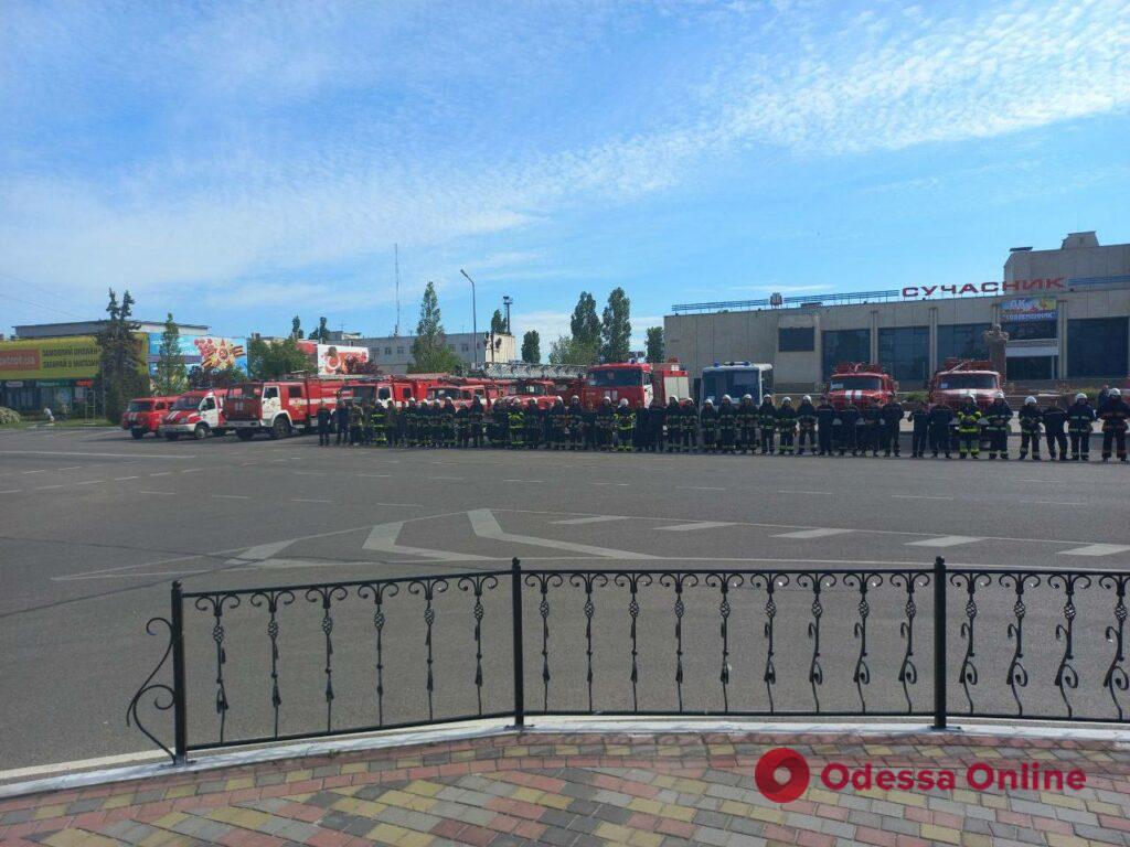 В захваченном Энергодаре пожарные требовали у оккупантов отпустить своего начальника: митинг разогнали