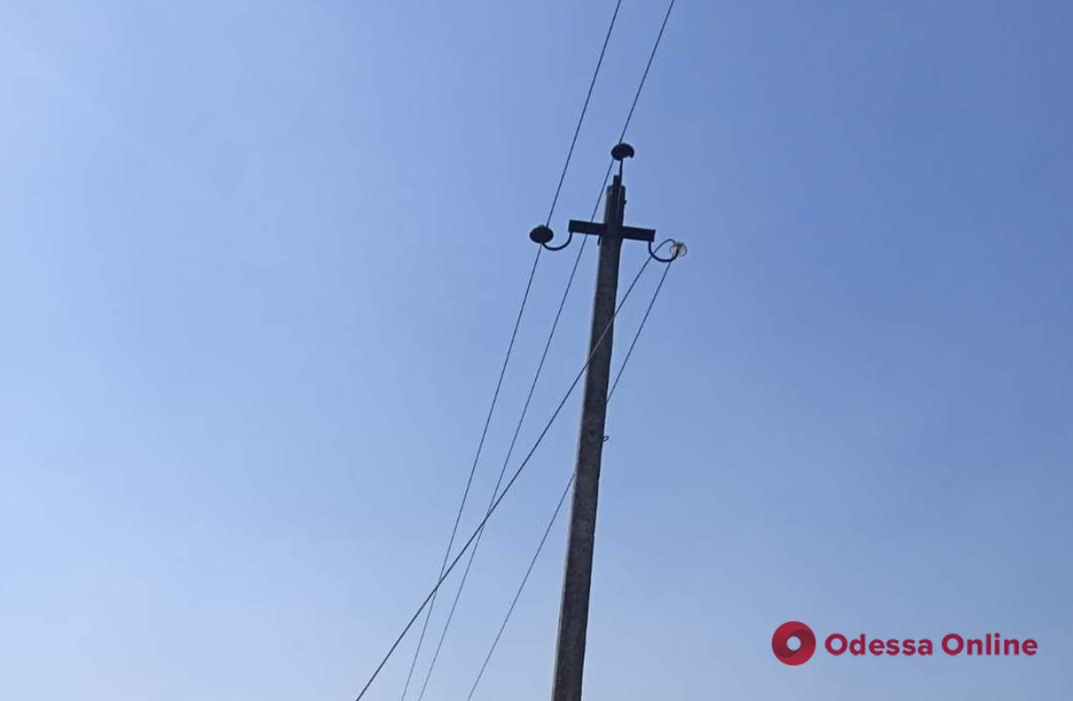 Облэнерго вернуло электроэнергию в населенные пункты Одесской области, которые из-за авиаудара почти сутки провели без света