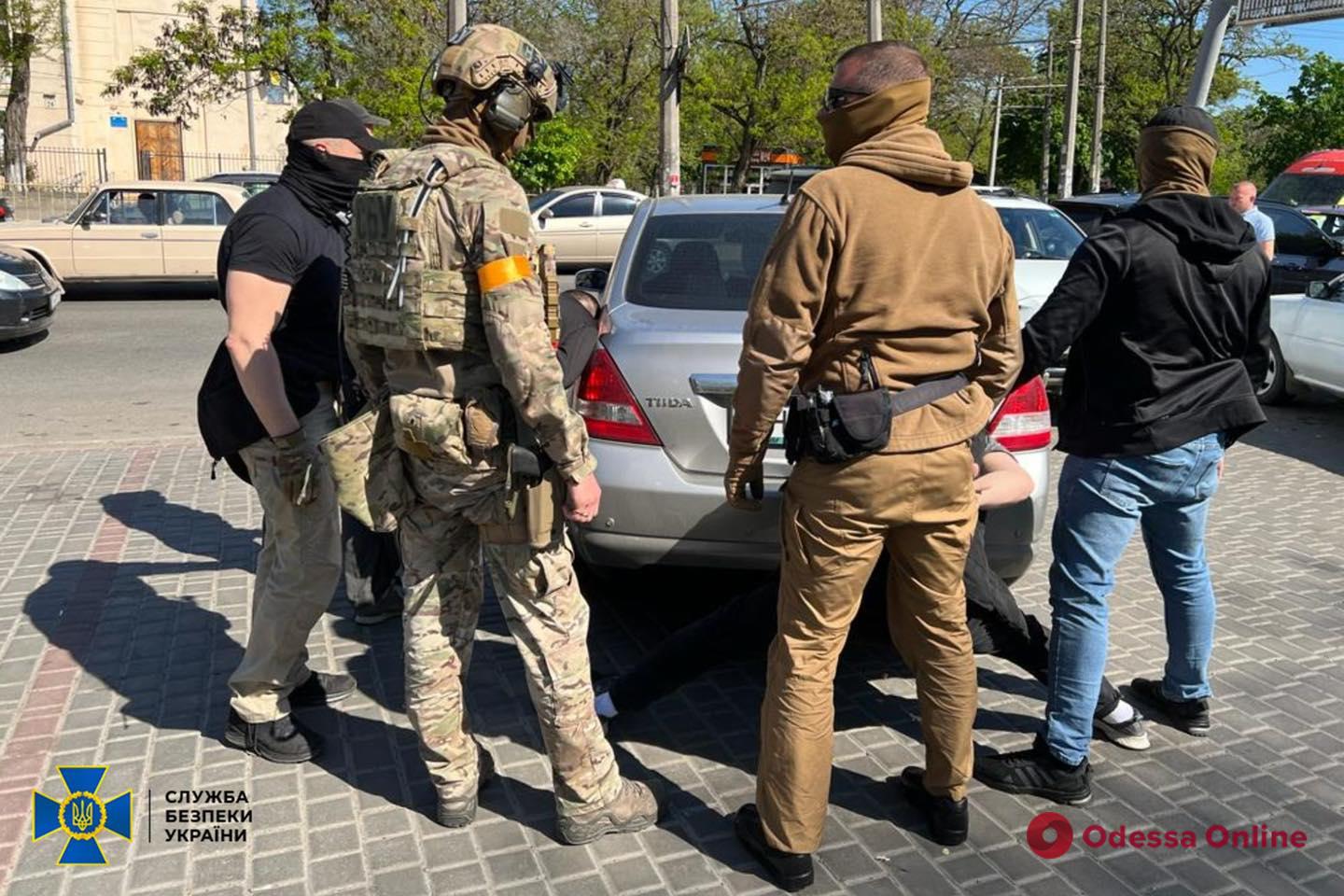 Запугивали и «выбивали» деньги: в Одессе сотрудники СБУ задержали членов криминальной группировки