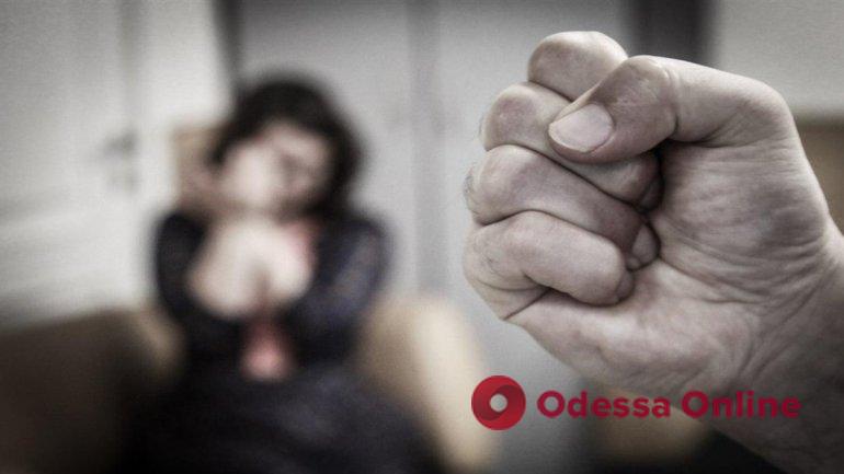 На Одещині п’яний чоловік побив дружину через те, що вона просила знайти роботу