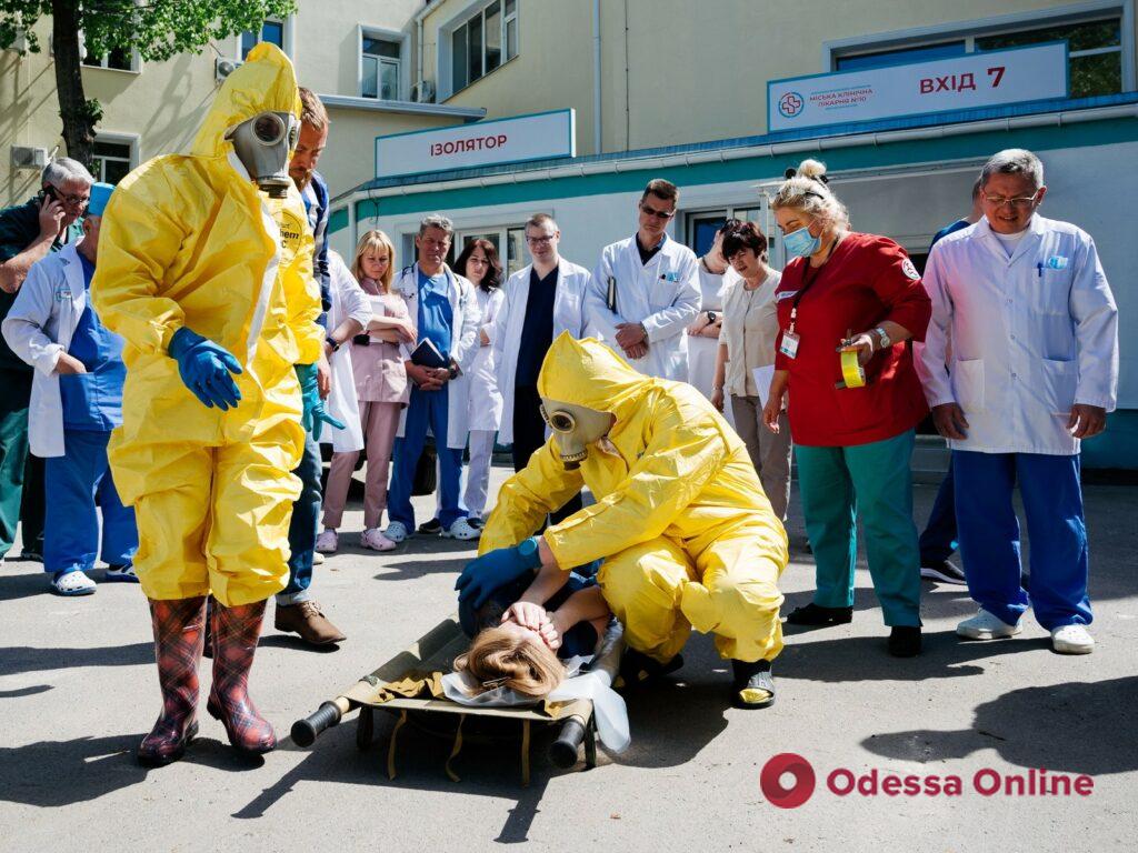 Одесских медиков обучили оказывать помощь пострадавшим от химической атаки