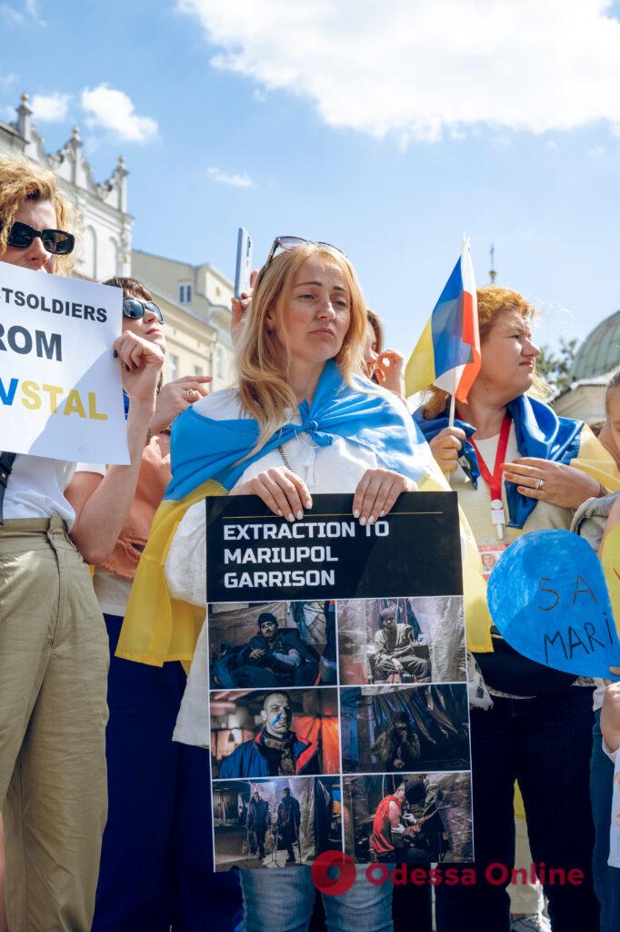 Save Mariupol. Save Azowstal: в Кракове прошла акция в поддержку украинских защитников (фоторепортаж)