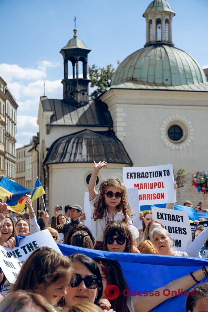 Save Mariupol. Save Azowstal: в Кракове прошла акция в поддержку украинских защитников (фоторепортаж)