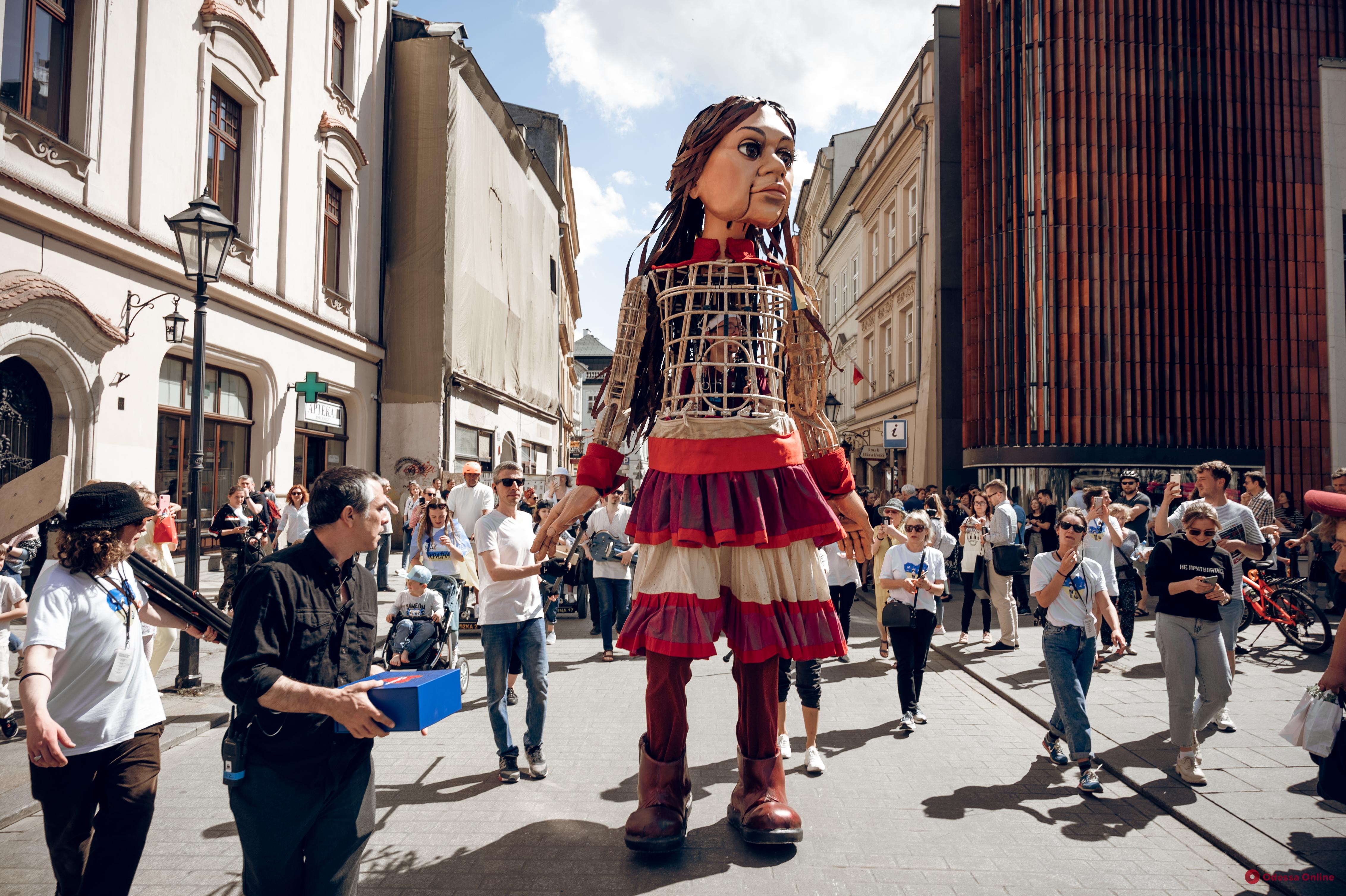 Кукла-марионетка Амаль приехала в Краков, чтобы поддержать украинцев