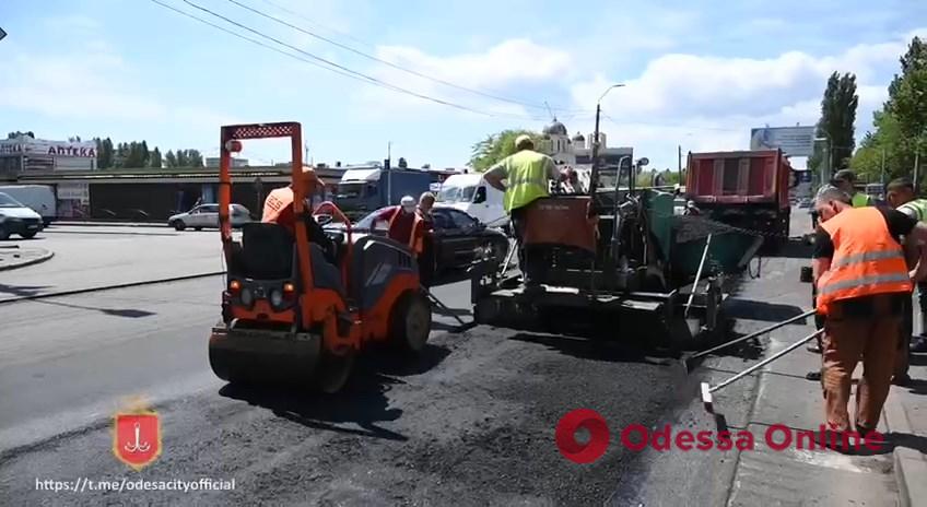 На трех улицах Одессы проводят капитальный ремонт дорог с усилением покрытия
