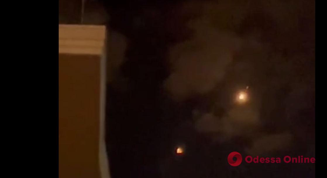 Взрывы, хлопки, вспышки в небе: у жителей российского Белгорода была бессонная ночь (видео)