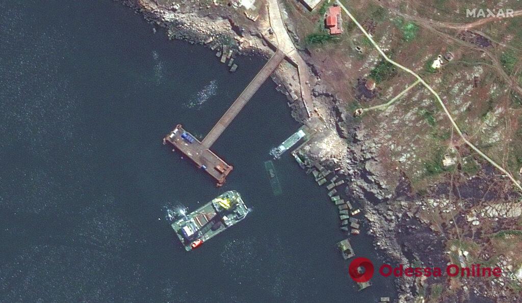 Разрушения и затонувшие катера: опубликованы спутниковые снимки Змеиного