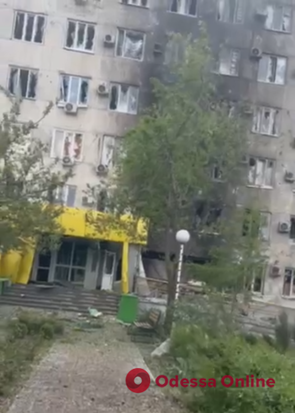 Рашисты обстреляли больницу в Северодонецке