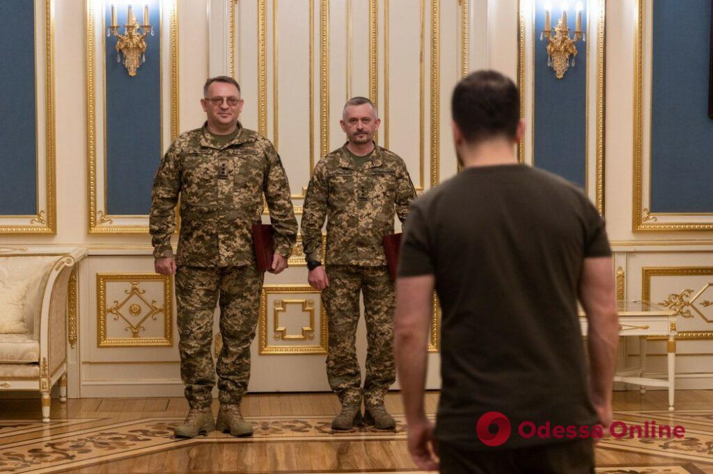 Зеленский вручил ордена «Золотая Звезда» украинским военнослужащим, которым присвоено звание Героя Украины