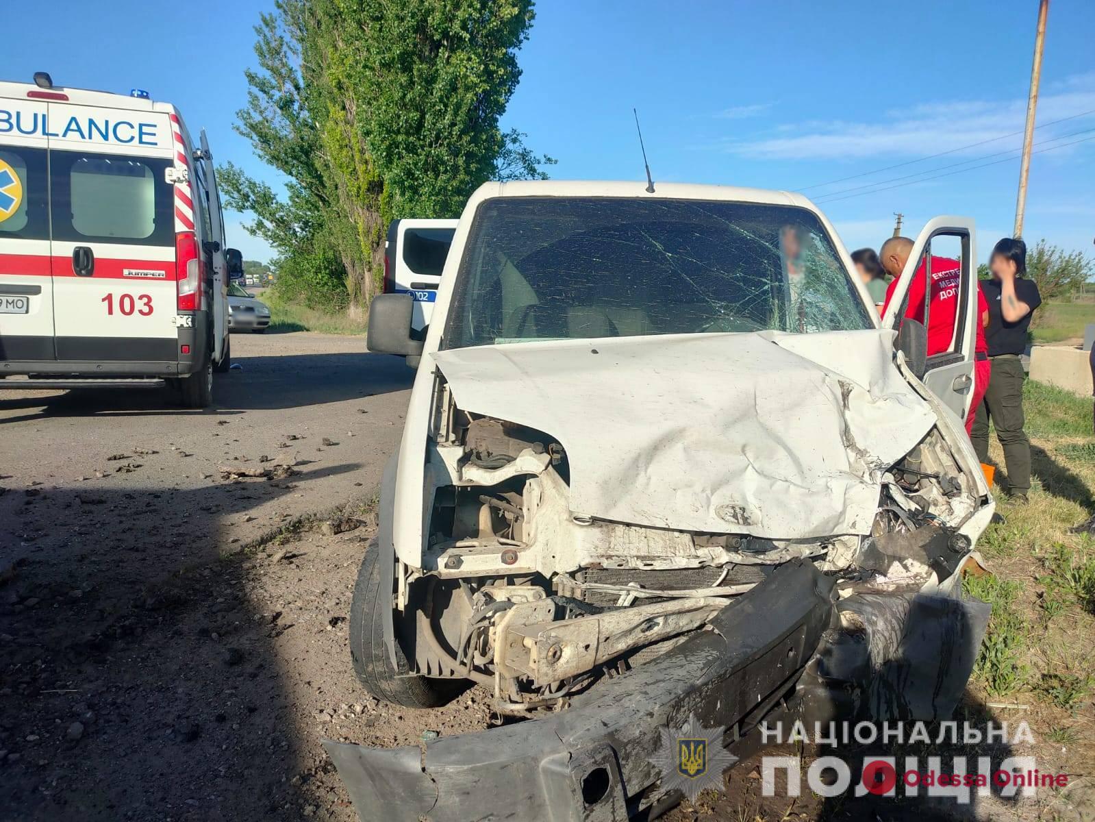На трассе Одесса-Рени столкнулись грузовик и две легковушки – пять пострадавших