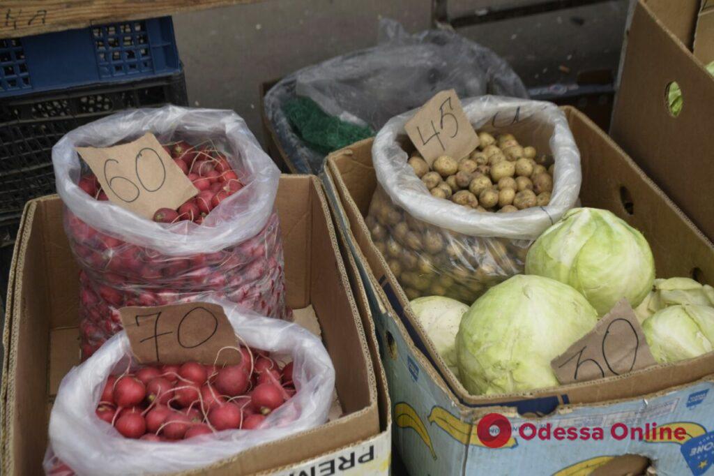 Кровянка, молодой картофель и клубника: субботние цены на одесском «Привозе»