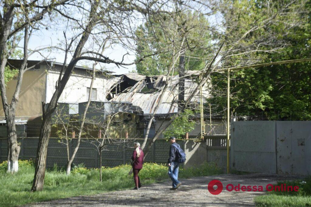 Разрушено почти все: мебельный цех в Одессе, в который прилетели российские ракеты (фото)