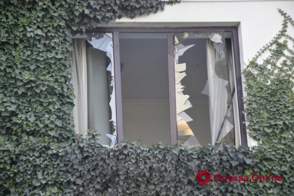 Ракетный удар по Одессе: оккупанты разрушили неработающий отель (фото, видео)
