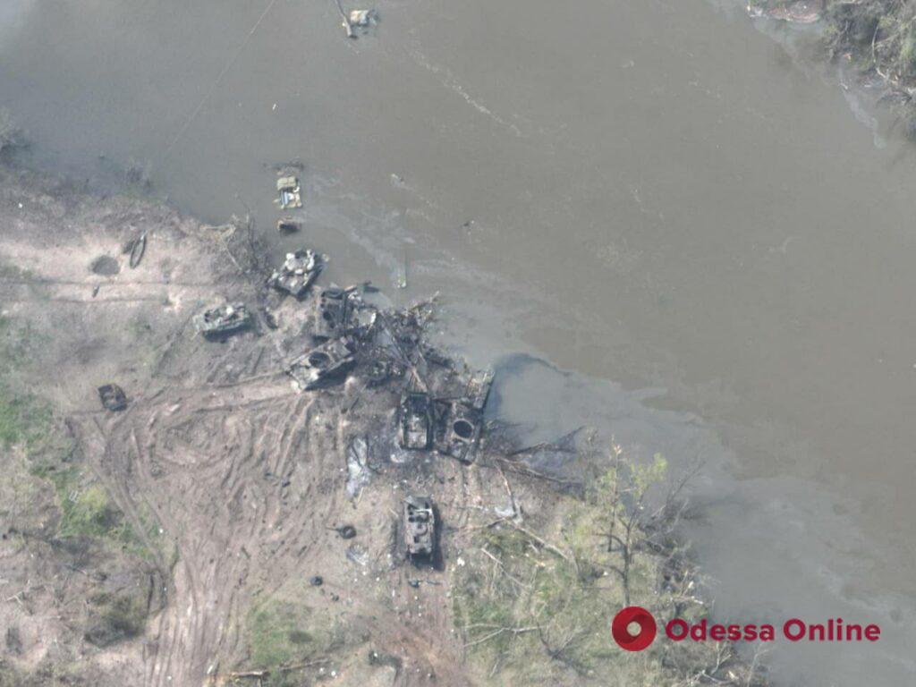 ВСУ уничтожили колону российских танков на переправе через Северский Донец