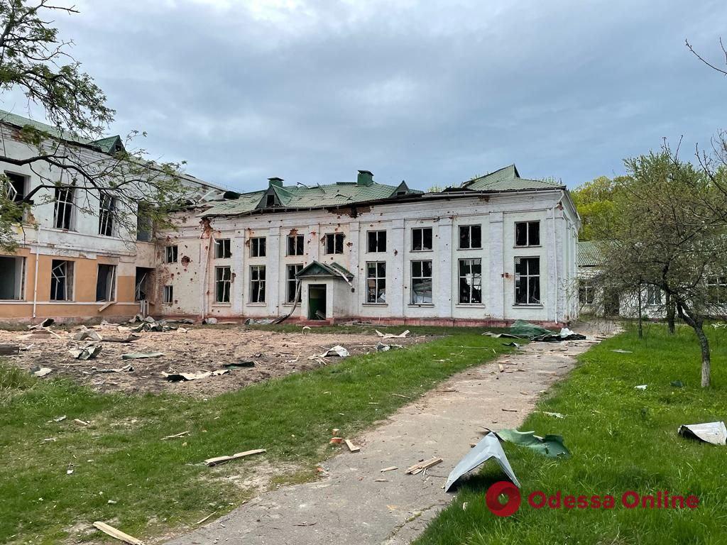 Российские оккупанты нанесли авиаудары по школам в Черниговской области — есть погибшие и раненые