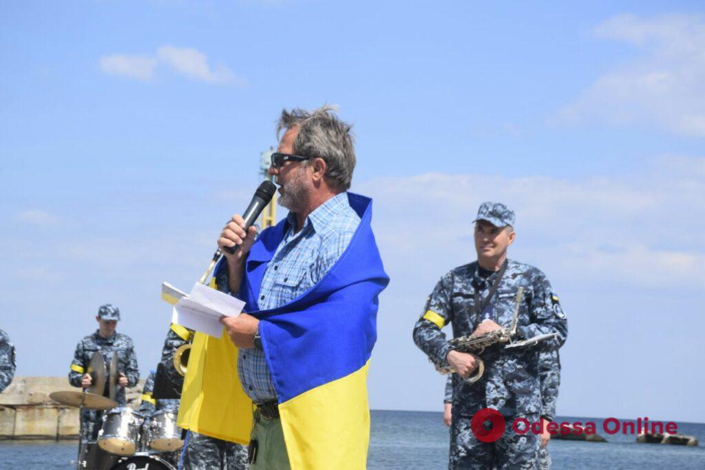«Паруса для наших героев»: оркестр ВМС провел флешмоб в Одессе
