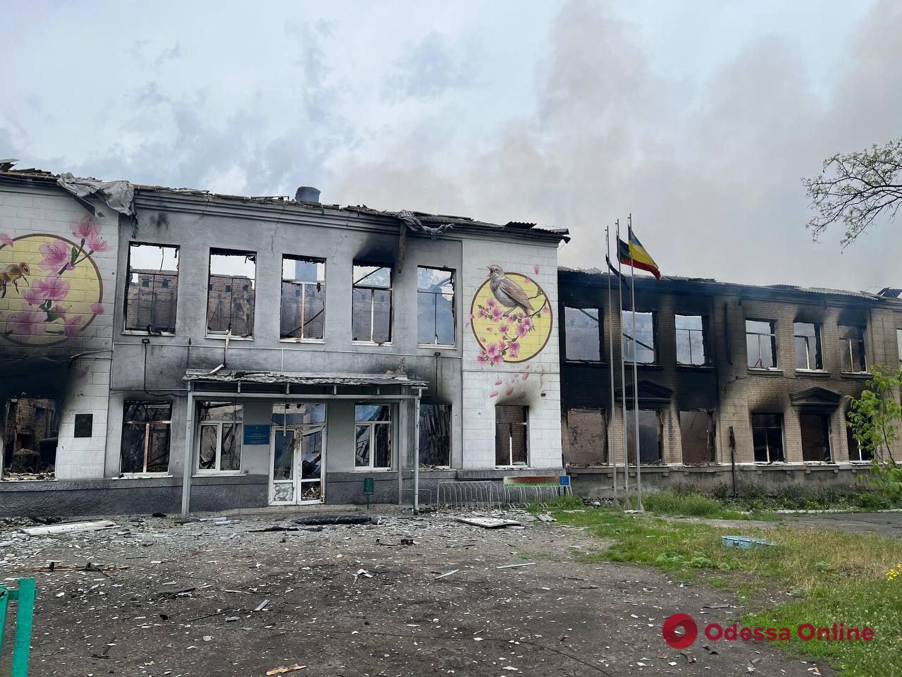 Рашисты обстреляли школу в Донецкой области фосфорными снарядами