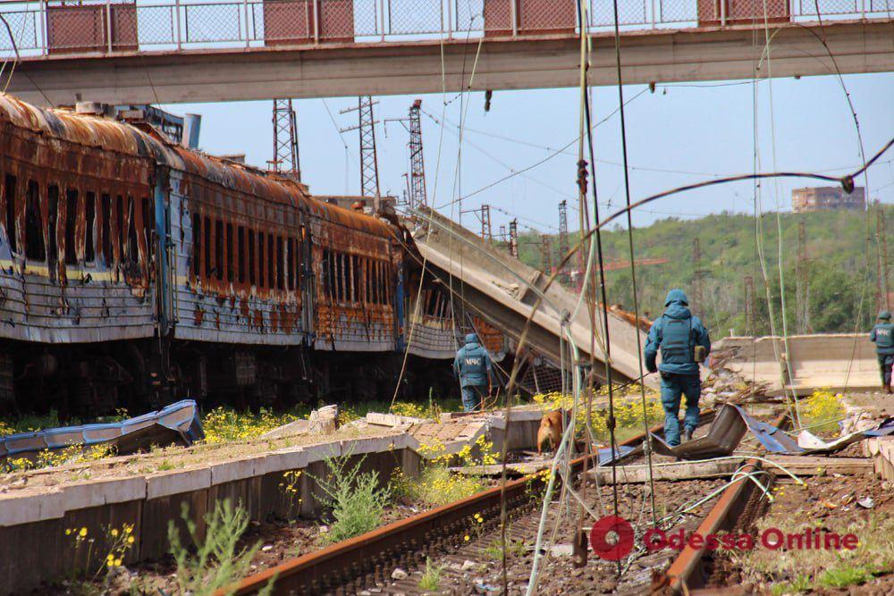 Россияне восстанавливают железную дорогу возле Мариуполя, чтобы украсть металлопрокат и остатки зерна