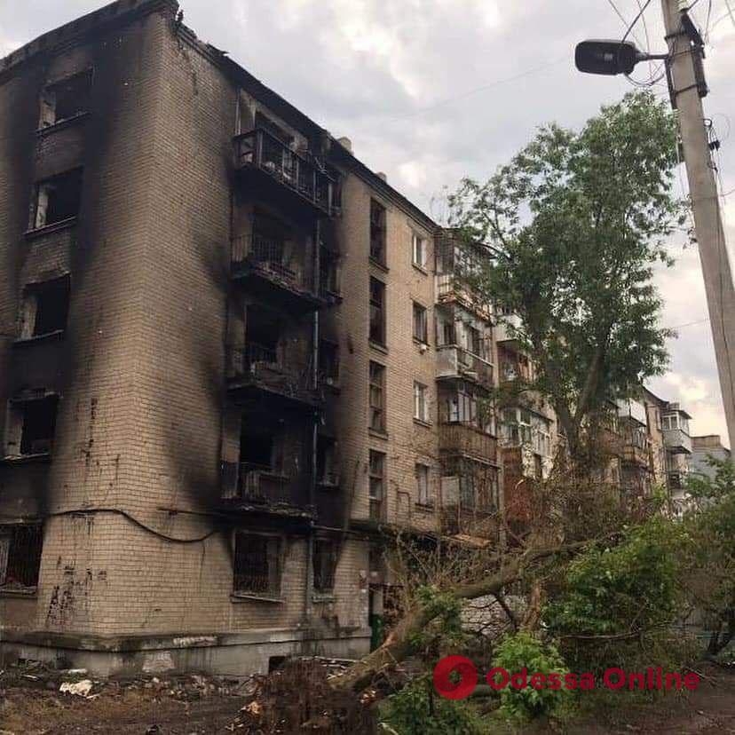 В Северодонецке российские оккупанты обстреляли многоэтажку – погибли четверо мирных жителей